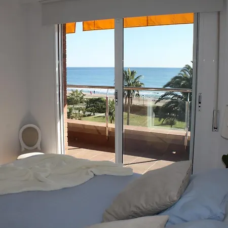 2 Beachfront Penthouse Gavà
